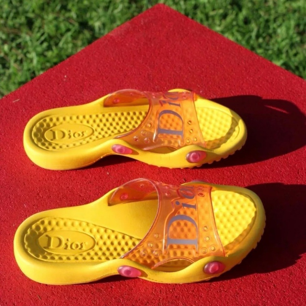⭐️SOLD⭐️Christian Dior pool slides